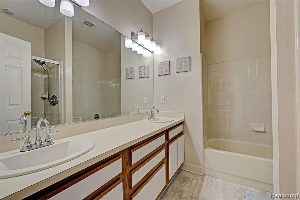 41872 CANTEBURY Drive, Novi, MI 48377 — Photo 17
