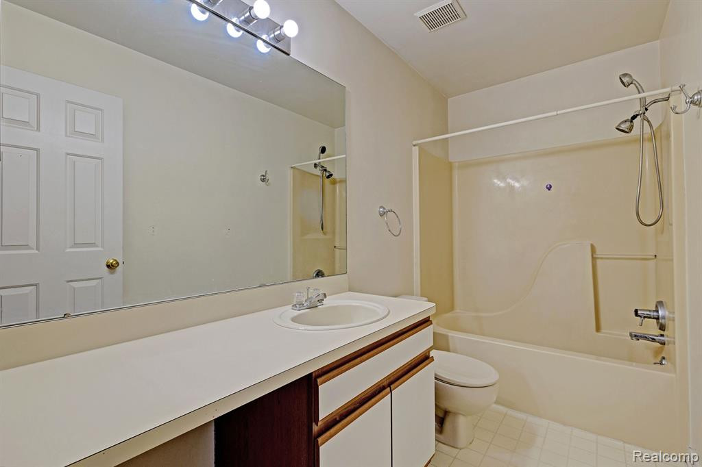 41872 CANTEBURY Drive, Novi, MI 48377 — Photo 26