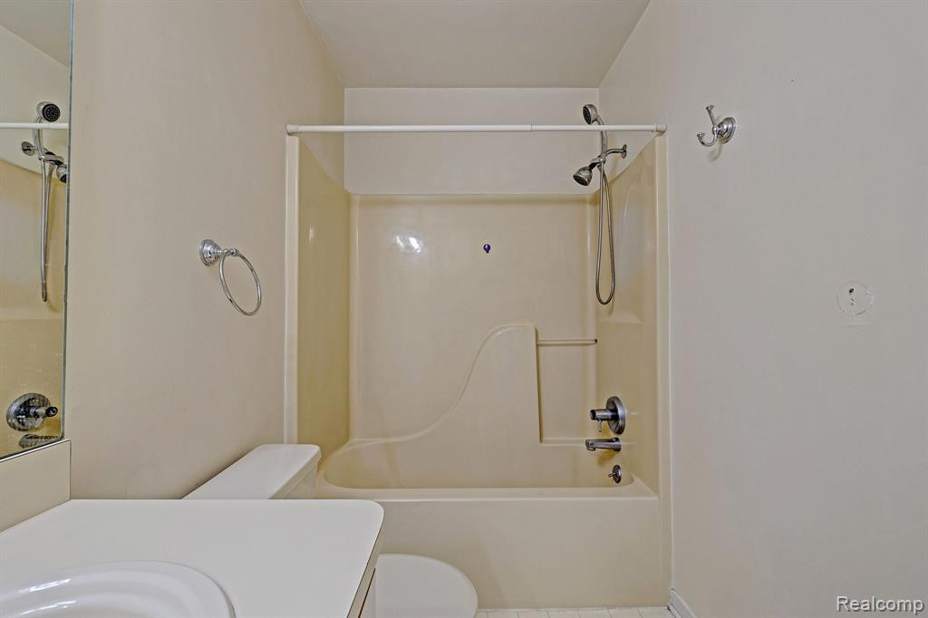 41872 CANTEBURY Drive, Novi, MI 48377 — Photo 27