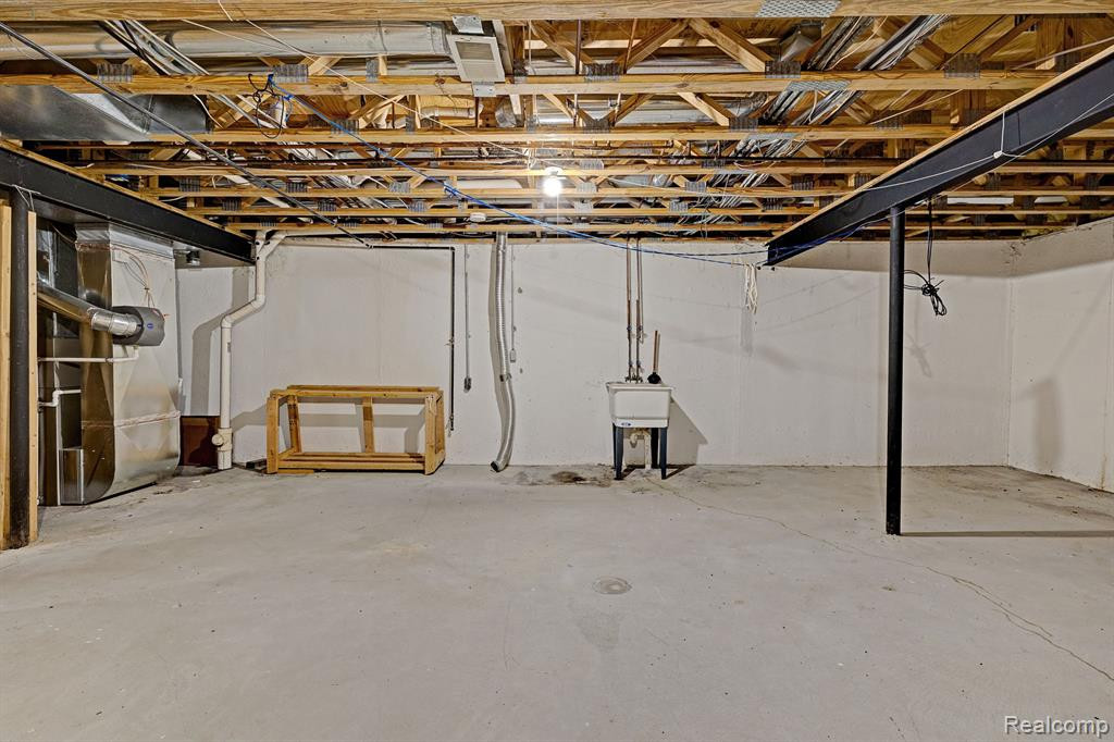 41872 CANTEBURY Drive, Novi, MI 48377 — Photo 31