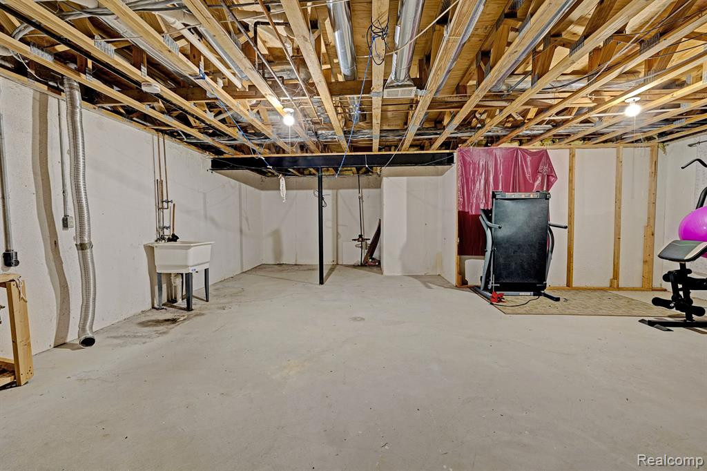 41872 CANTEBURY Drive, Novi, MI 48377 — Photo 33