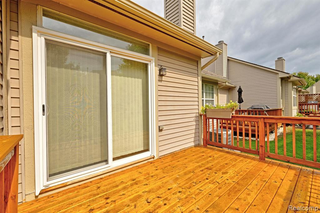 41872 CANTEBURY Drive, Novi, MI 48377 — Photo 35