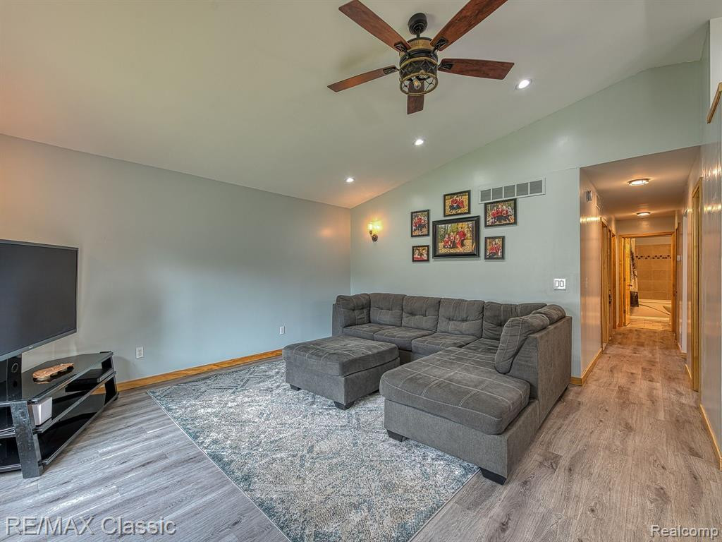 389 MAPLE GROVE Street, Whitmore Lake, MI 48189 — Photo 2
