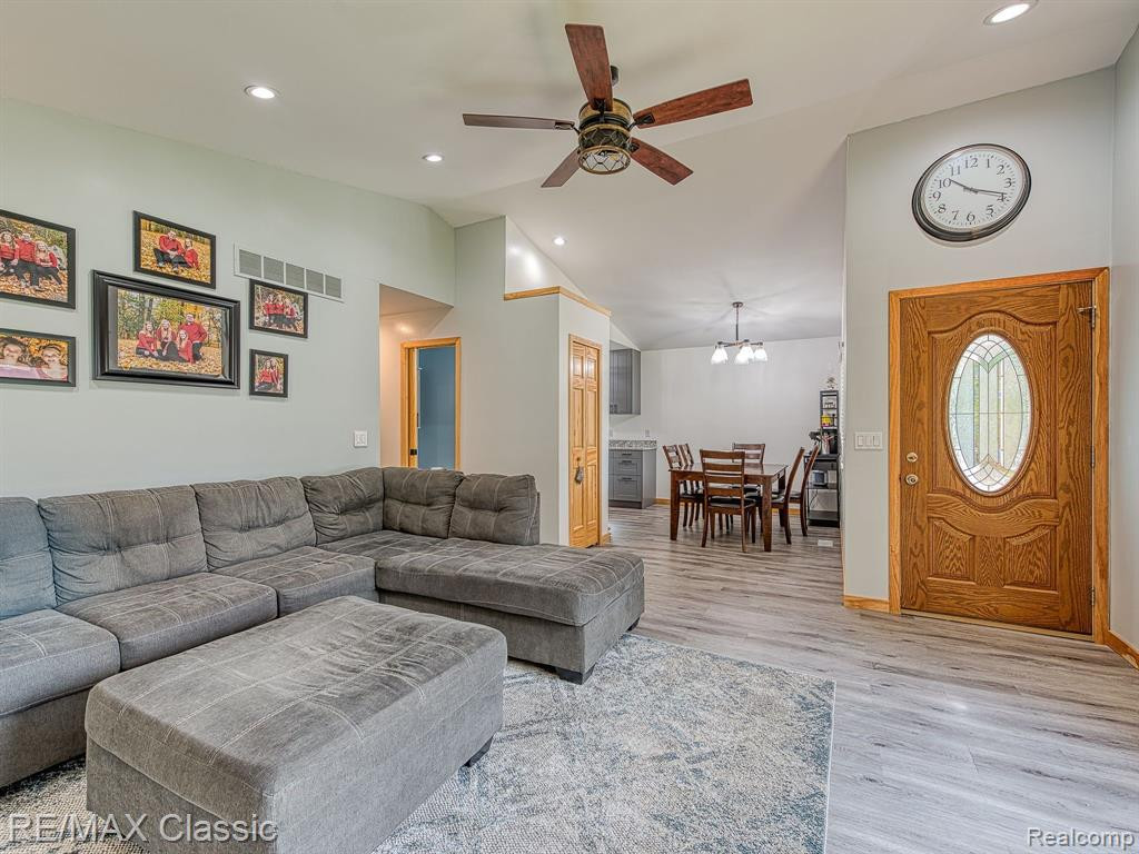 389 MAPLE GROVE Street, Whitmore Lake, MI 48189 — Photo 3