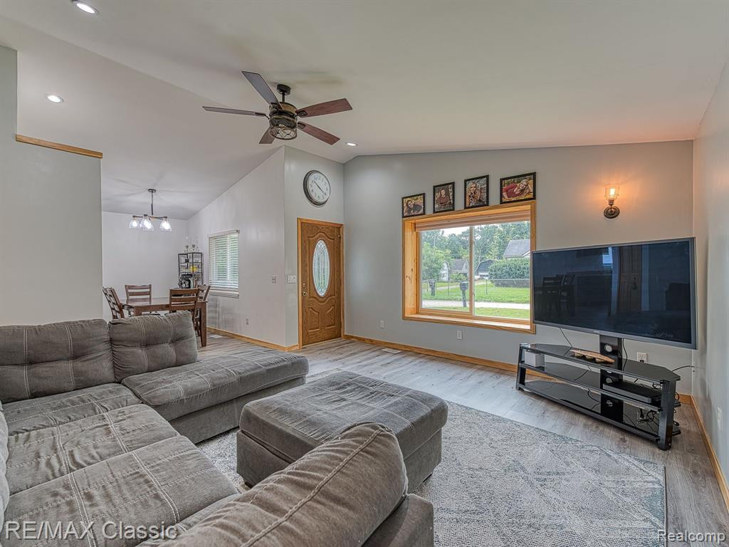 389 MAPLE GROVE Street, Whitmore Lake, MI 48189 — Photo 4