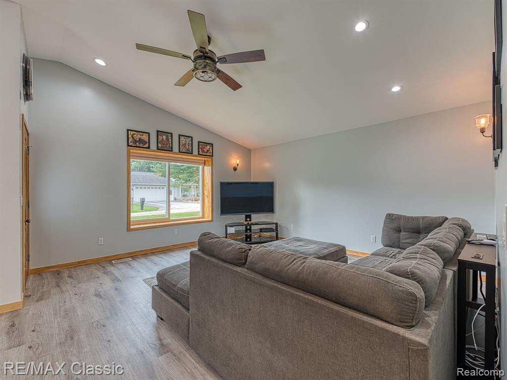389 MAPLE GROVE Street, Whitmore Lake, MI 48189 — Photo 5