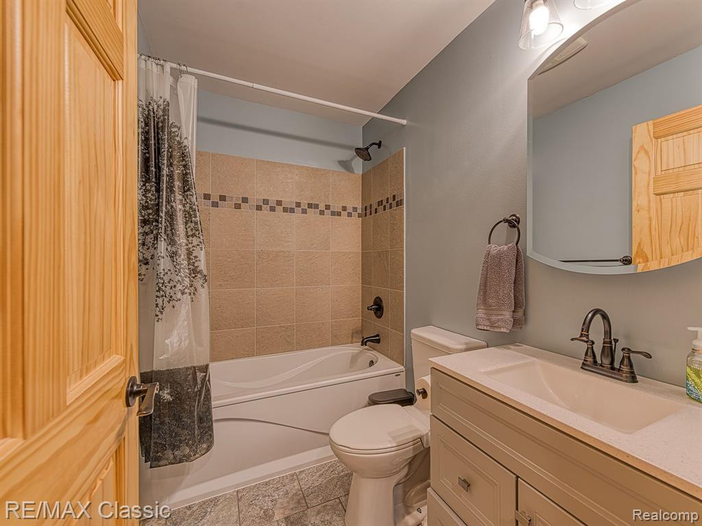 389 MAPLE GROVE Street, Whitmore Lake, MI 48189 — Photo 15