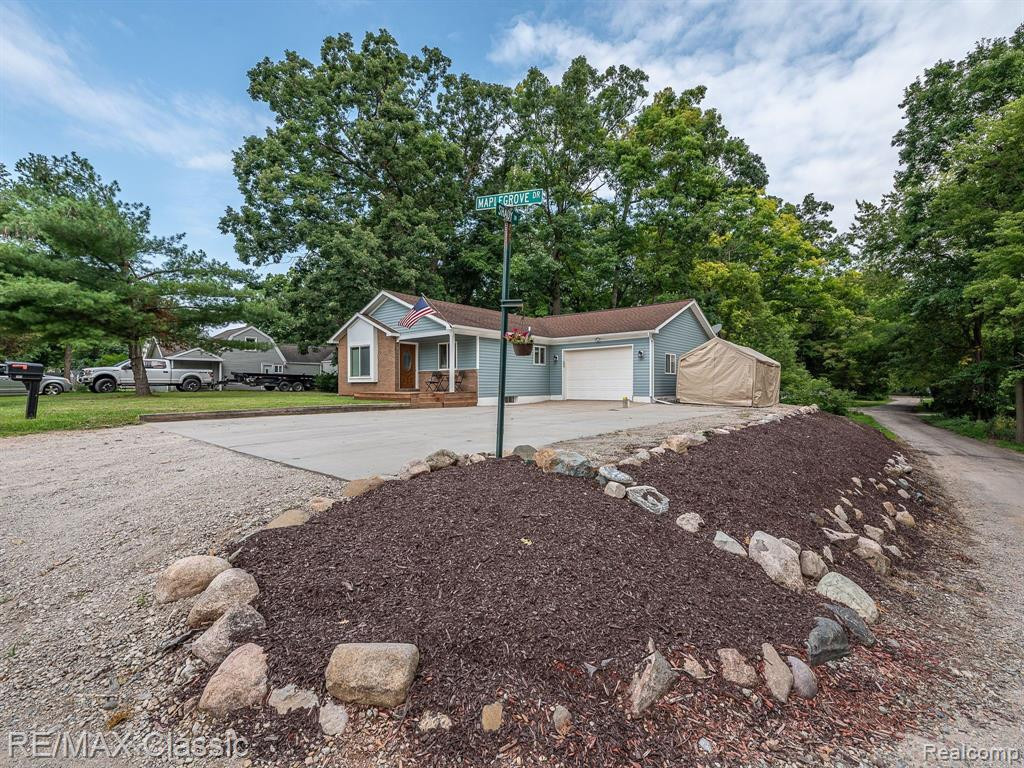 389 MAPLE GROVE Street, Whitmore Lake, MI 48189 — Photo 33