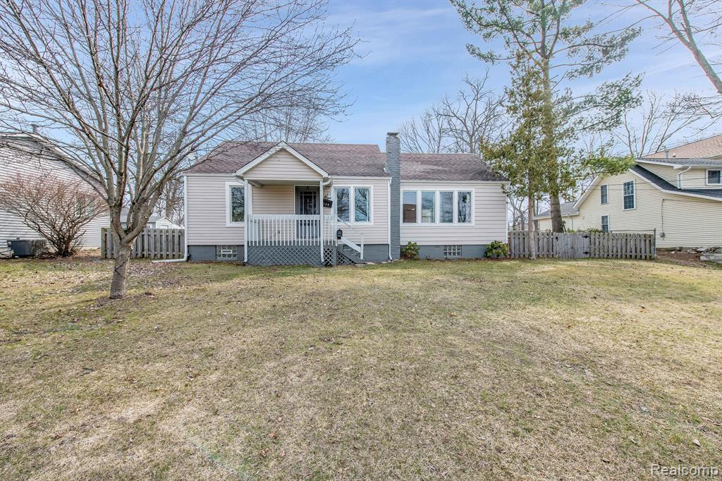 138 N NORTH SHORE Drive, Lake Orion, MI 48362 — front exterior