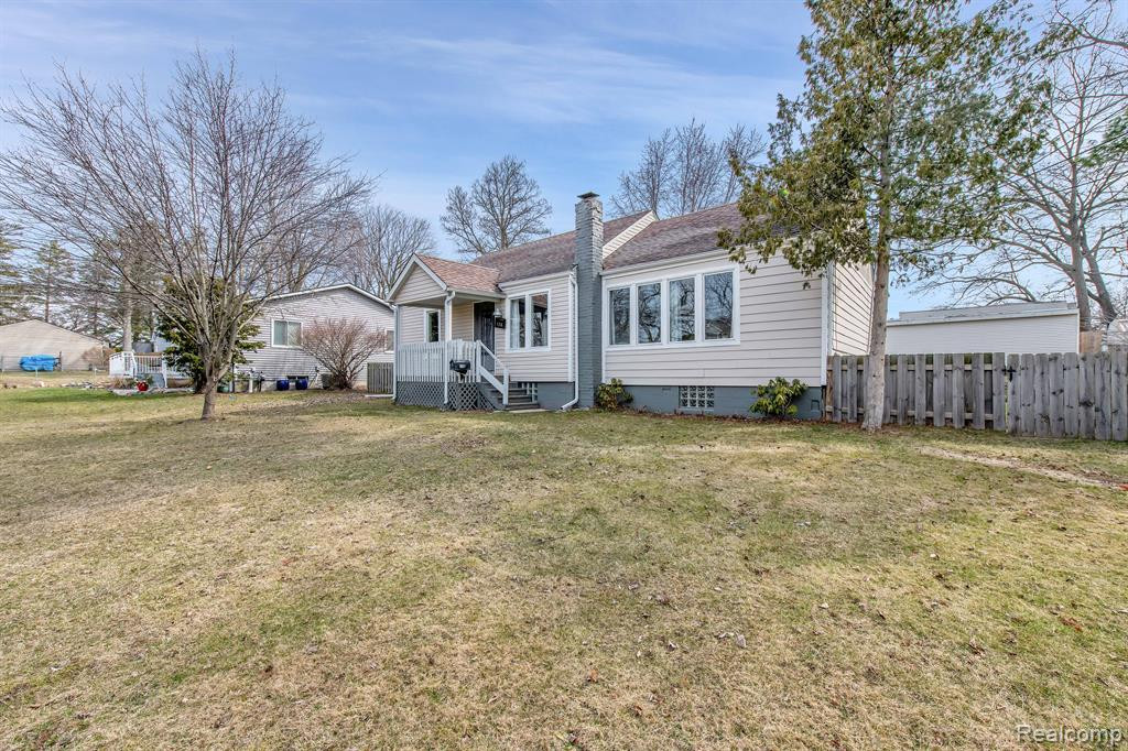 138 N NORTH SHORE Drive, Lake Orion, MI 48362 — Photo 2