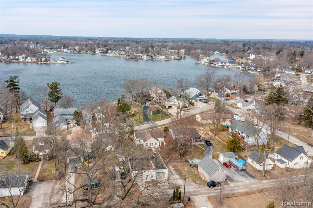 138 N NORTH SHORE Drive, Lake Orion, MI 48362 — Photo 8