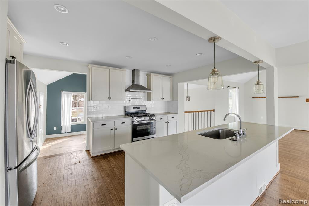 138 N NORTH SHORE Drive, Lake Orion, MI 48362 — Photo 13