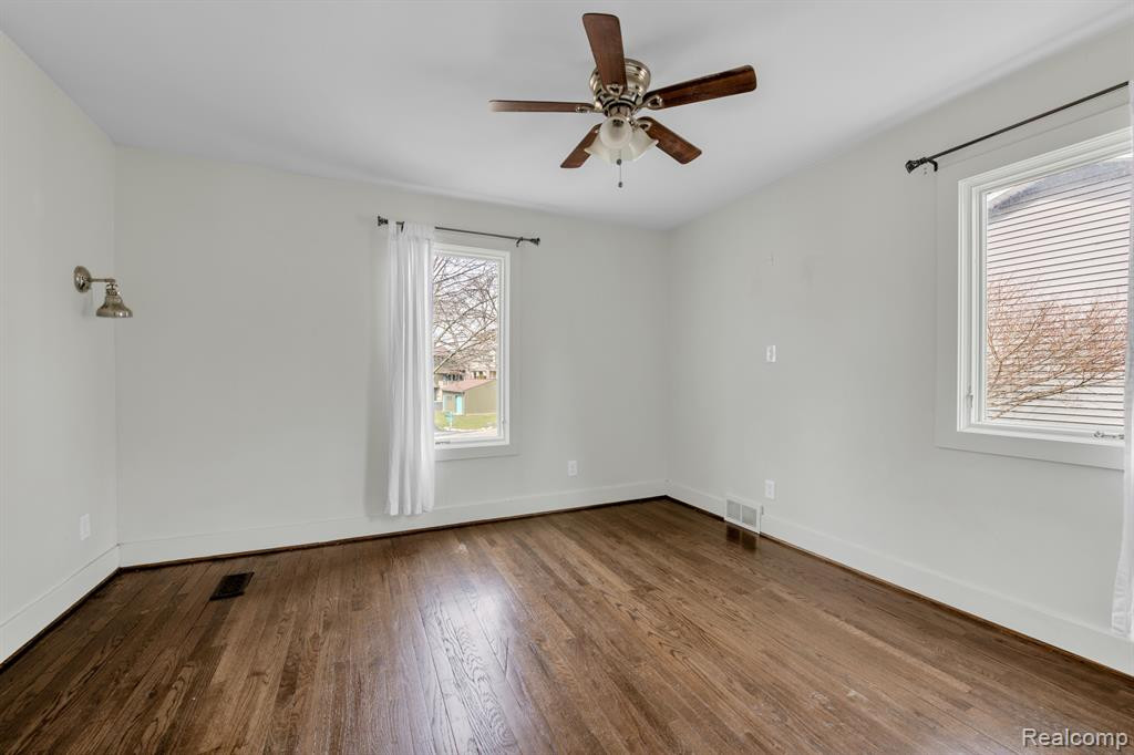 138 N NORTH SHORE Drive, Lake Orion, MI 48362 — Photo 17
