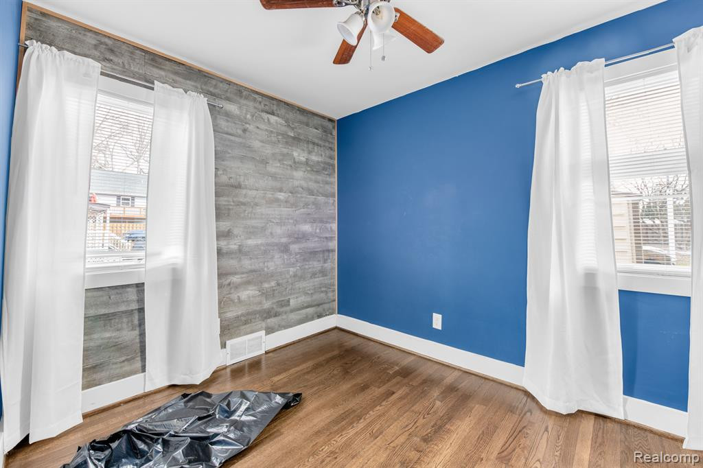138 N NORTH SHORE Drive, Lake Orion, MI 48362 — Photo 18