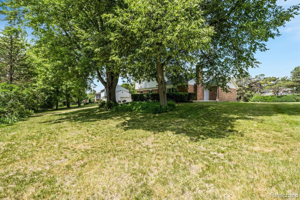 16944 BRADNER Road, Northville, MI 48168 — Photo 36