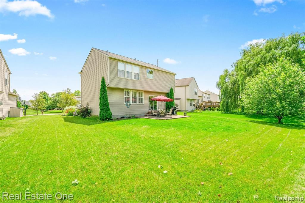 9965 W AVONDALE Circle, Ypsilanti, MI 48198 — Photo 5