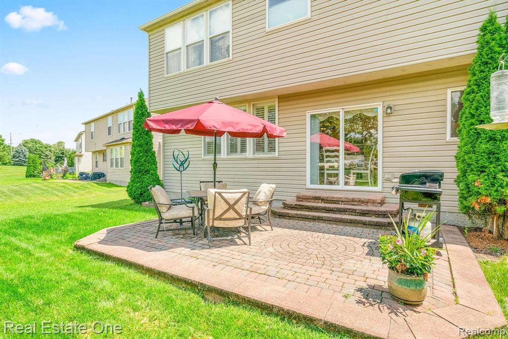 9965 W AVONDALE Circle, Ypsilanti, MI 48198 — Photo 7