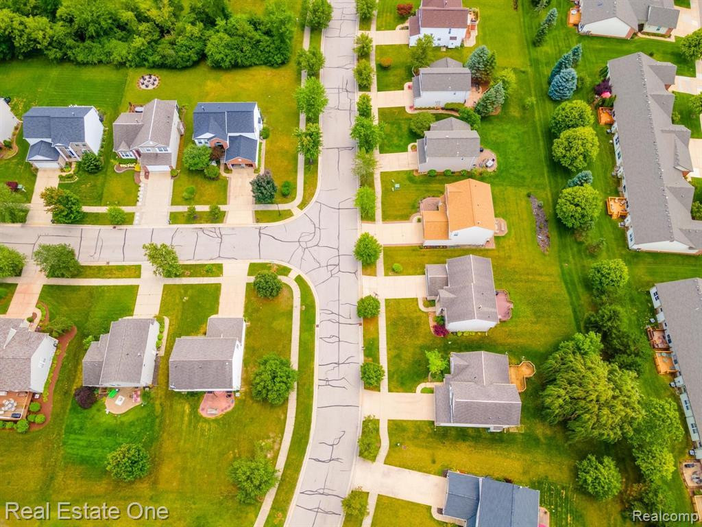 9965 W AVONDALE Circle, Ypsilanti, MI 48198 — Photo 11