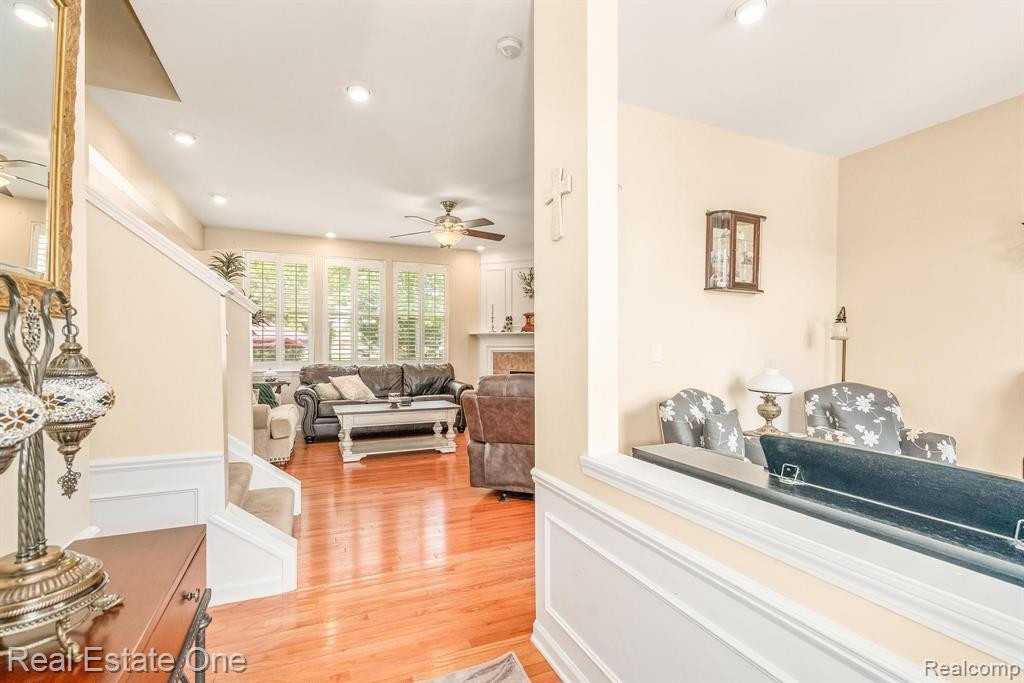 9965 W AVONDALE Circle, Ypsilanti, MI 48198 — Photo 17