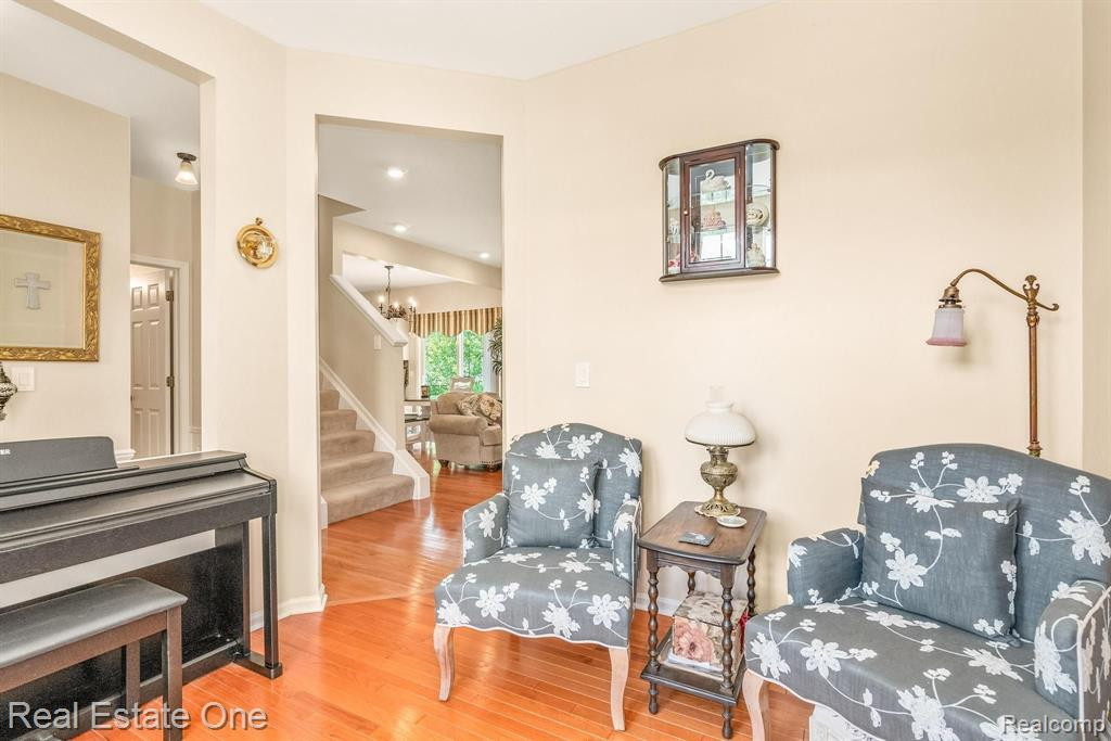 9965 W AVONDALE Circle, Ypsilanti, MI 48198 — Photo 19