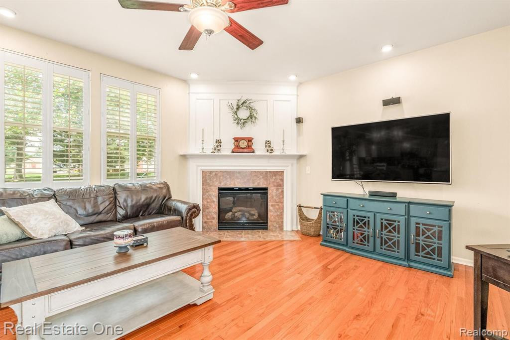 9965 W AVONDALE Circle, Ypsilanti, MI 48198 — Photo 20