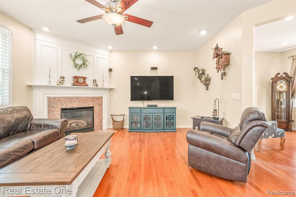 9965 W AVONDALE Circle, Ypsilanti, MI 48198 — Photo 21