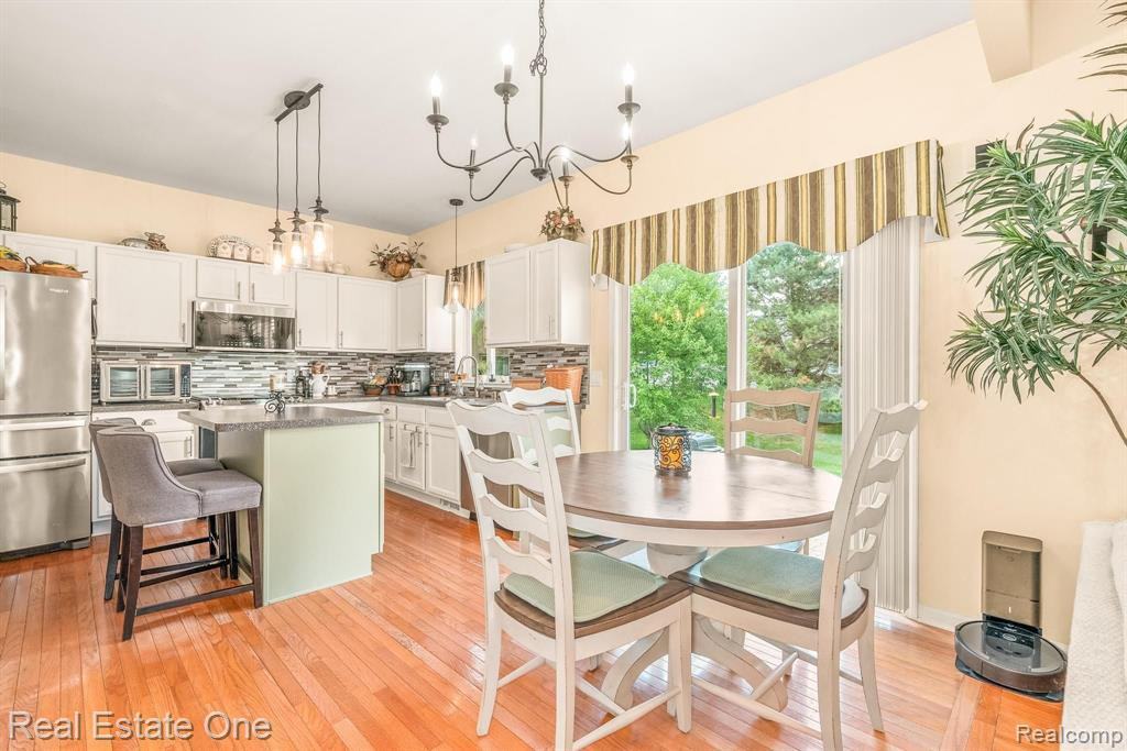 9965 W AVONDALE Circle, Ypsilanti, MI 48198 — Photo 23