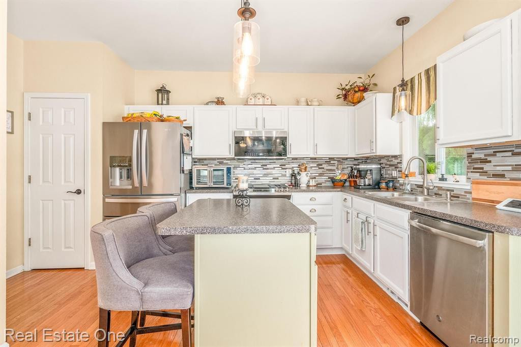 9965 W AVONDALE Circle, Ypsilanti, MI 48198 — Photo 28