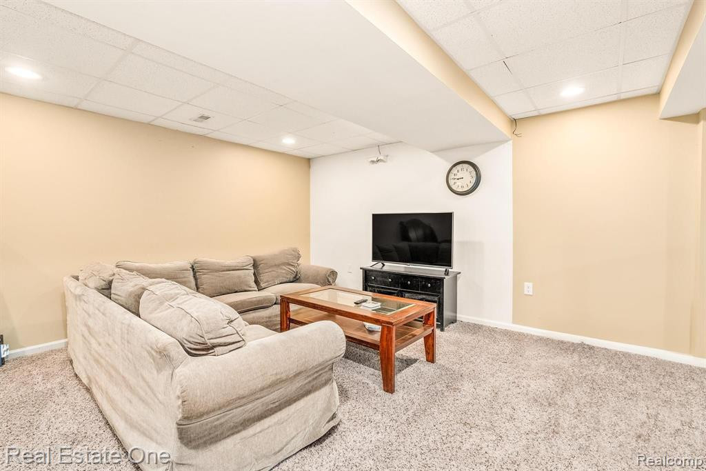 9965 W AVONDALE Circle, Ypsilanti, MI 48198 — Photo 32