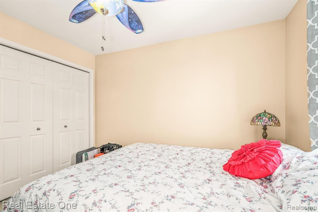 9965 W AVONDALE Circle, Ypsilanti, MI 48198 — Photo 35