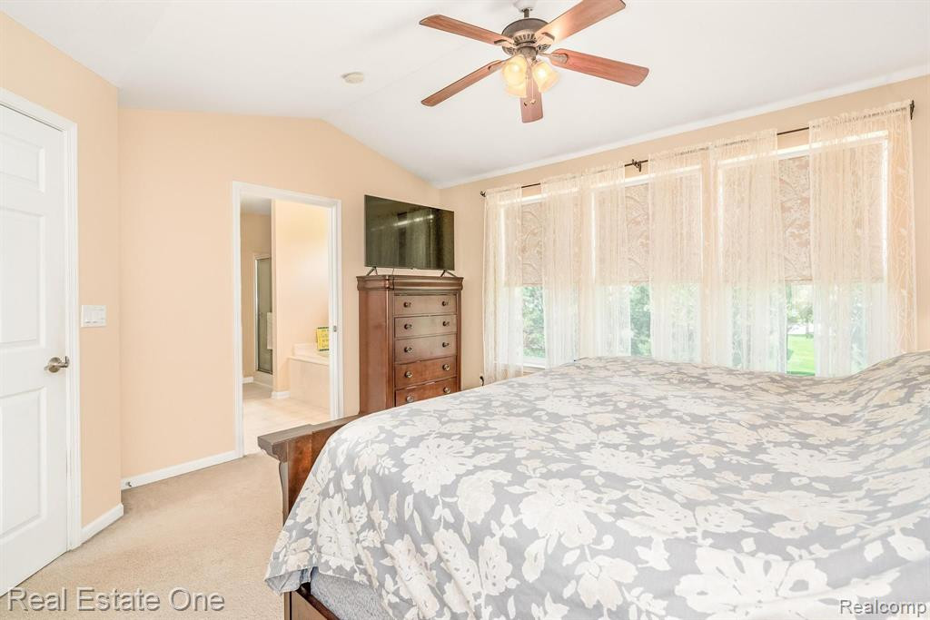 9965 W AVONDALE Circle, Ypsilanti, MI 48198 — Photo 37