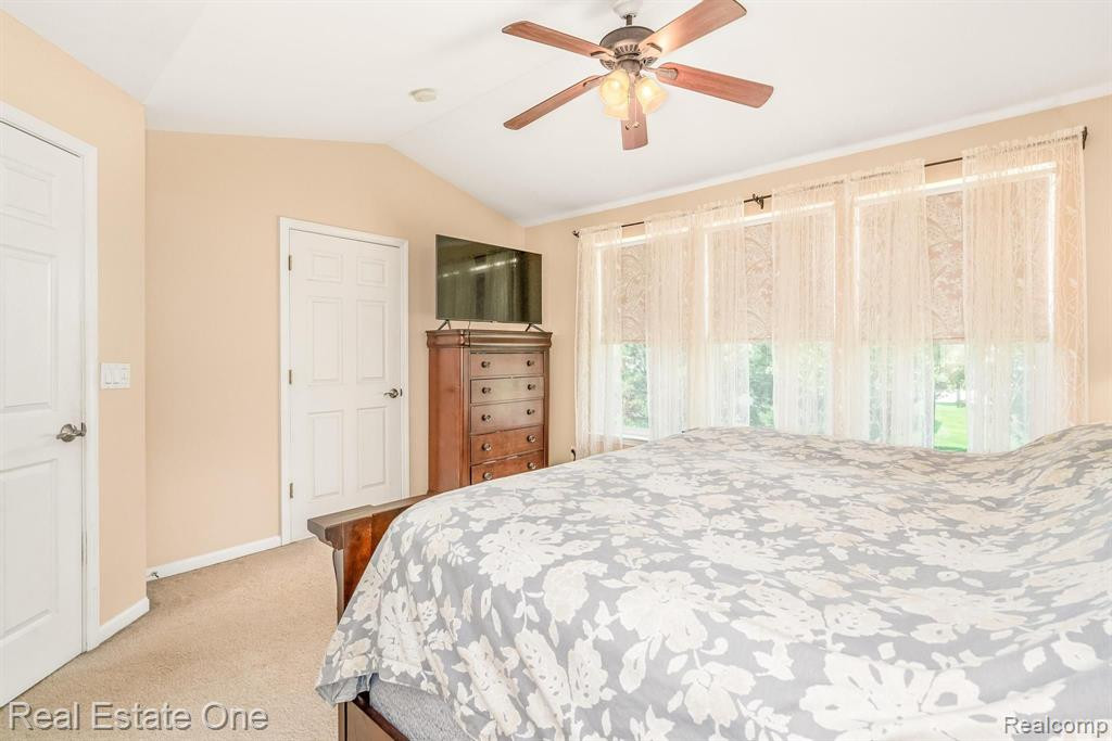 9965 W AVONDALE Circle, Ypsilanti, MI 48198 — Photo 38