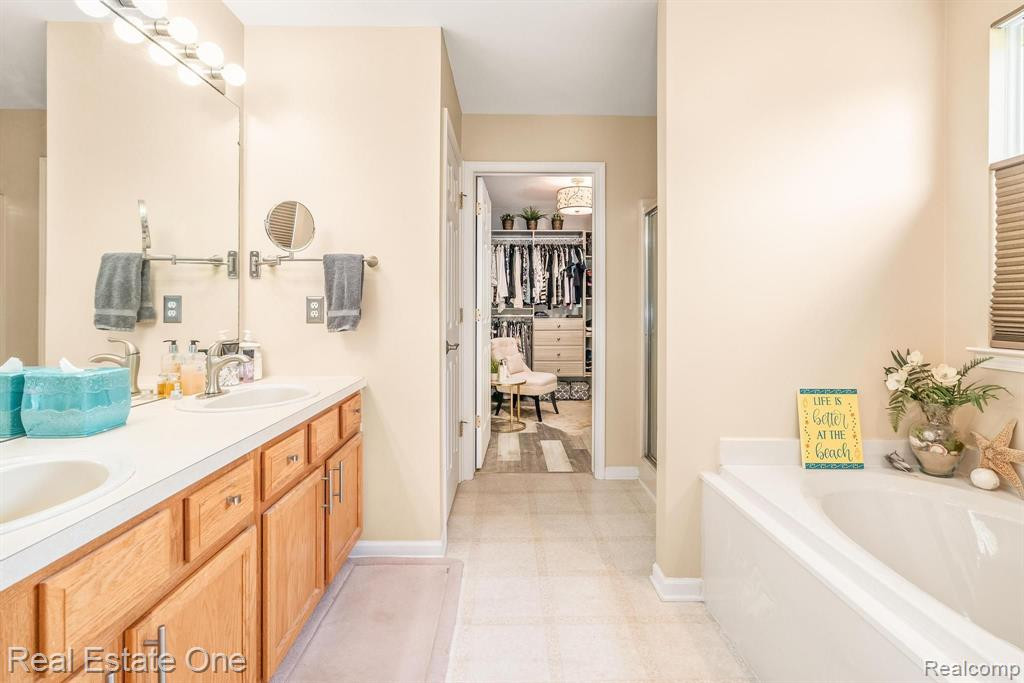 9965 W AVONDALE Circle, Ypsilanti, MI 48198 — Photo 41