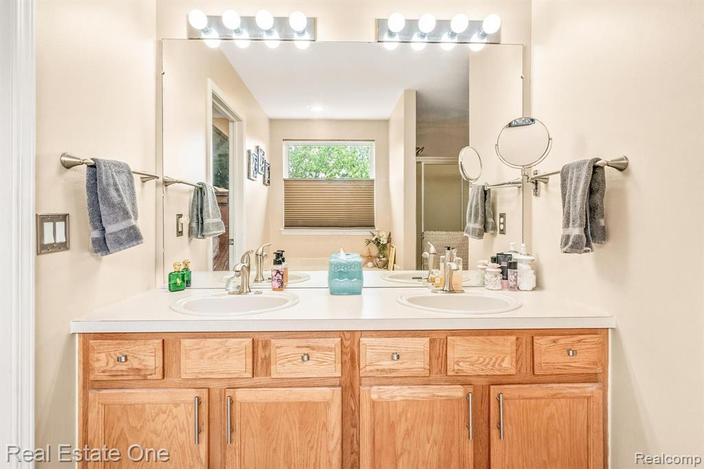 9965 W AVONDALE Circle, Ypsilanti, MI 48198 — Photo 42