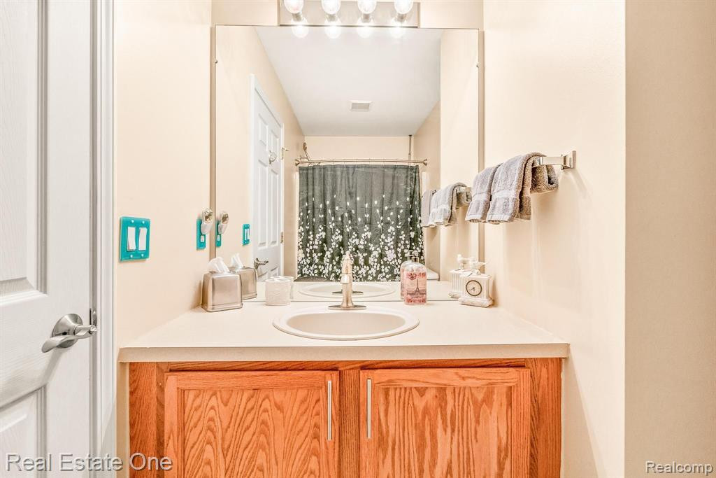 9965 W AVONDALE Circle, Ypsilanti, MI 48198 — Photo 47