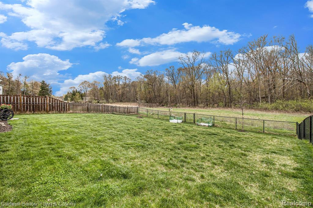 3610 AMBER OAKS Drive, Howell, MI 48855 — Photo 8