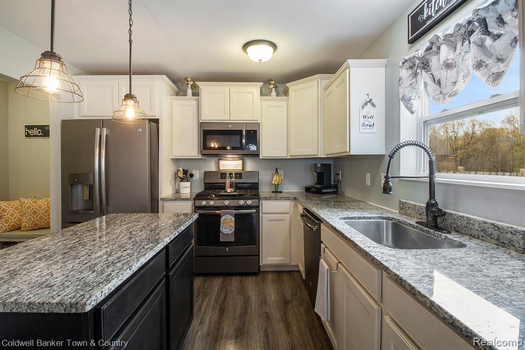 3610 AMBER OAKS Drive, Howell, MI 48855 — Photo 23