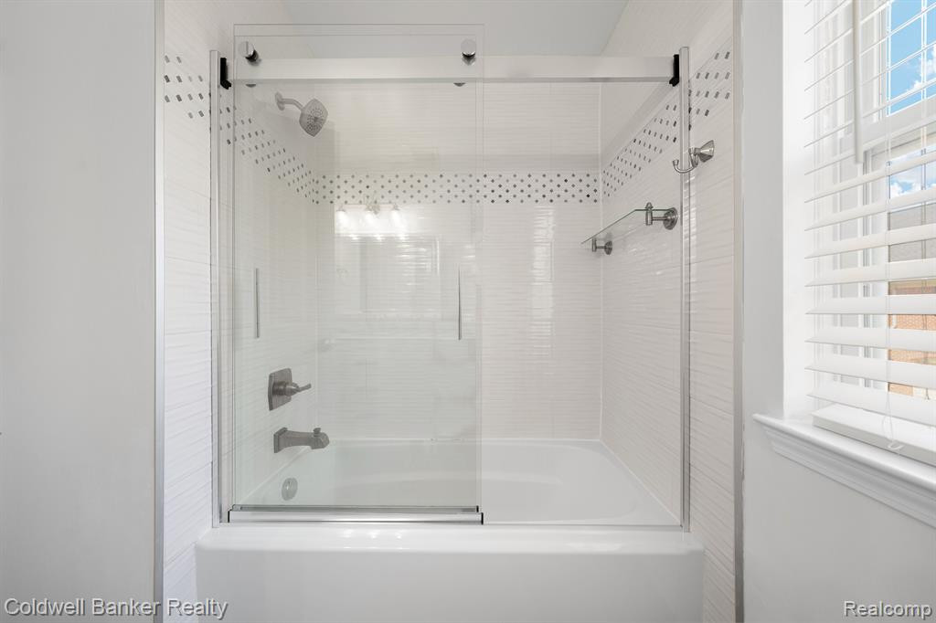 4155 BERKELEY Avenue, Canton, MI 48188 — Photo 21