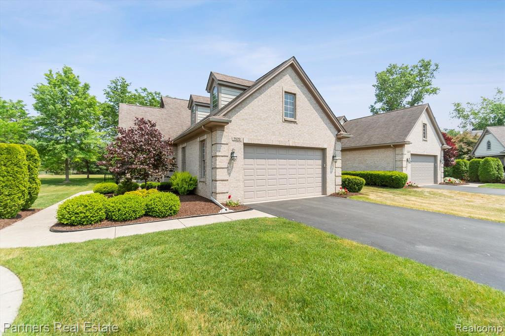 7570 WOODWIND Court, Brighton, MI 48116 — Photo 4