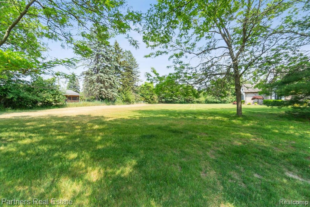 7570 WOODWIND Court, Brighton, MI 48116 — Photo 47
