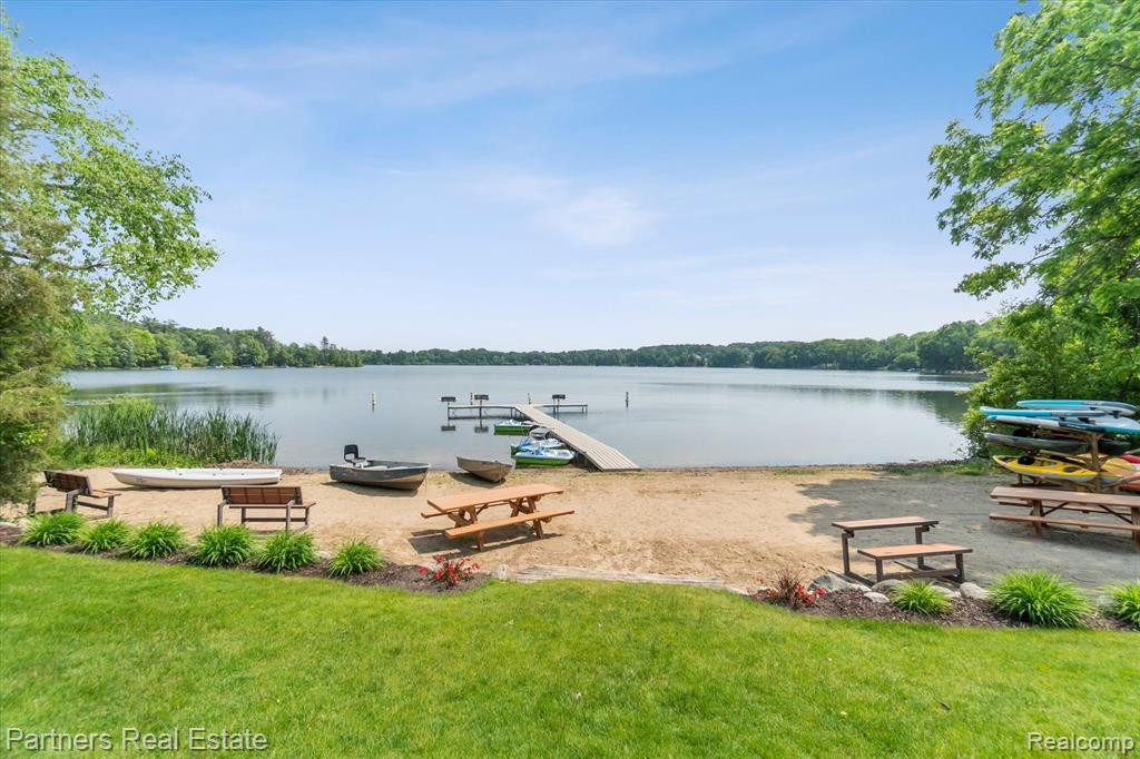 7570 WOODWIND Court, Brighton, MI 48116 — Photo 59