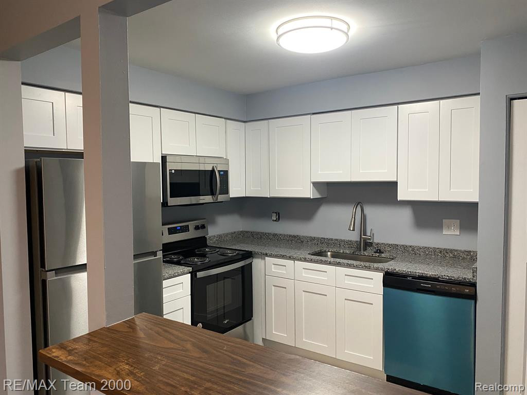 7442 WOODVIEW Street, 4, Westland, MI — Photo 2