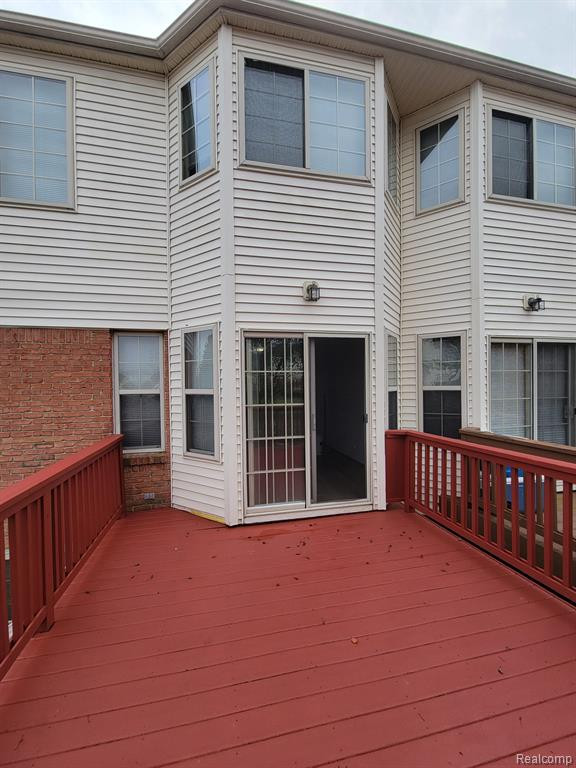 8956 E HARDWOOD Drive N, Belleville, MI 48111 — Photo 4