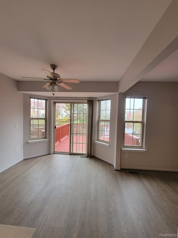 8956 E HARDWOOD Drive N, Belleville, MI 48111 — Photo 6