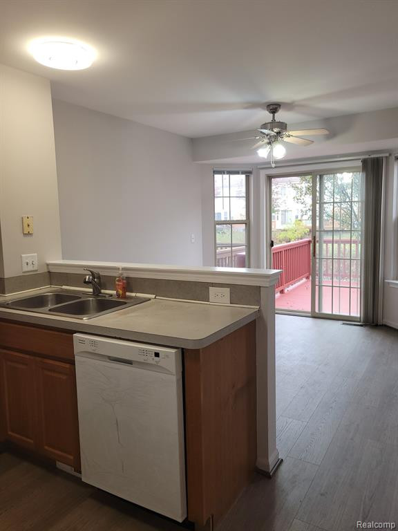 8956 E HARDWOOD Drive N, Belleville, MI 48111 — Photo 9