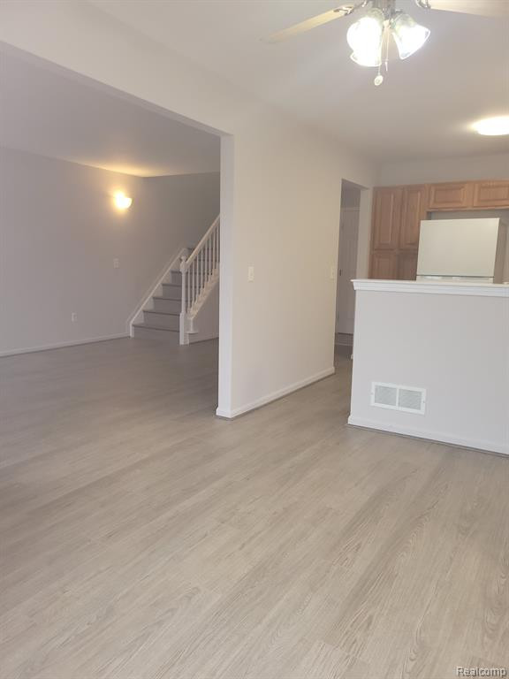 8956 E HARDWOOD Drive N, Belleville, MI 48111 — Photo 11