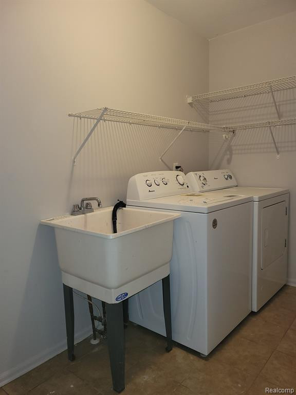 8956 E HARDWOOD Drive N, Belleville, MI 48111 — Photo 15
