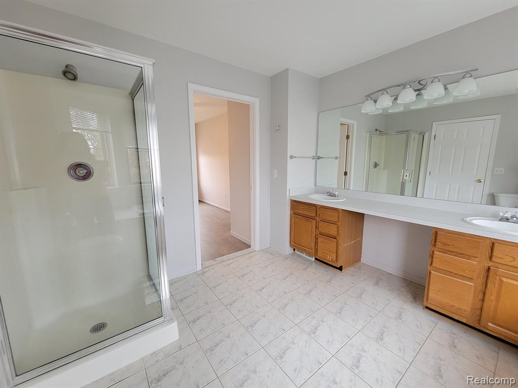 8956 E HARDWOOD Drive N, Belleville, MI 48111 — Photo 19