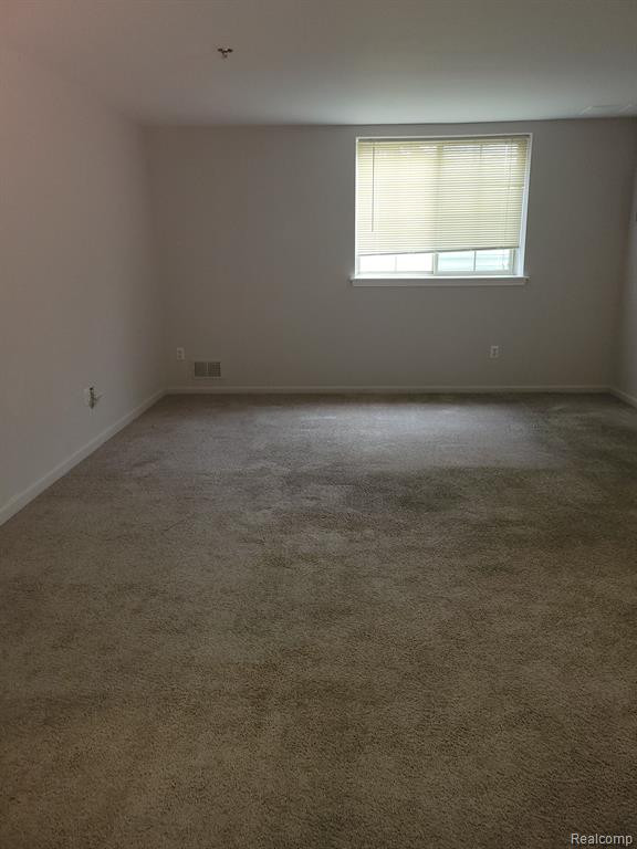 8956 E HARDWOOD Drive N, Belleville, MI 48111 — Photo 21