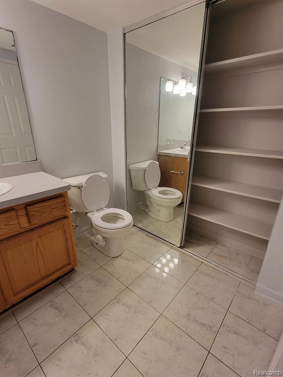 8956 E HARDWOOD Drive N, Belleville, MI 48111 — Photo 24